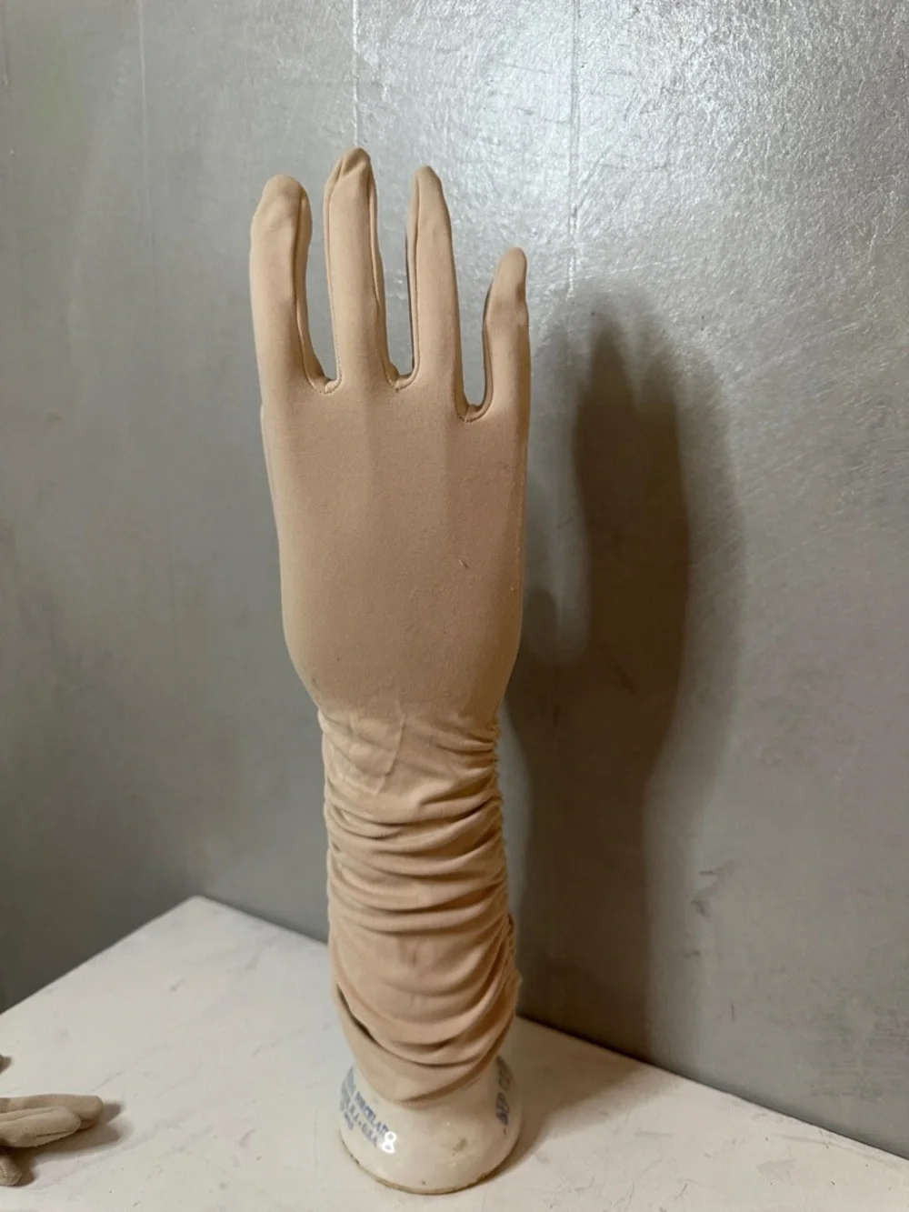 Vintage 60s VAN RAALTE IVORY  Gloves with elastic ruched sides 7
